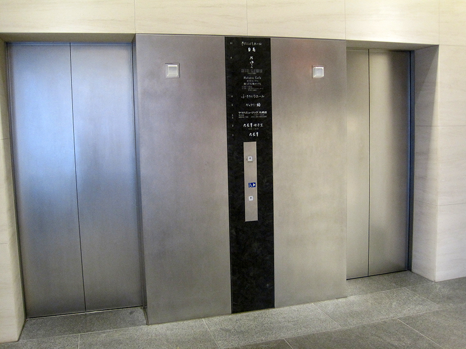 ヤマハミュージック 札幌店　六花亭札幌本店　エレベーター